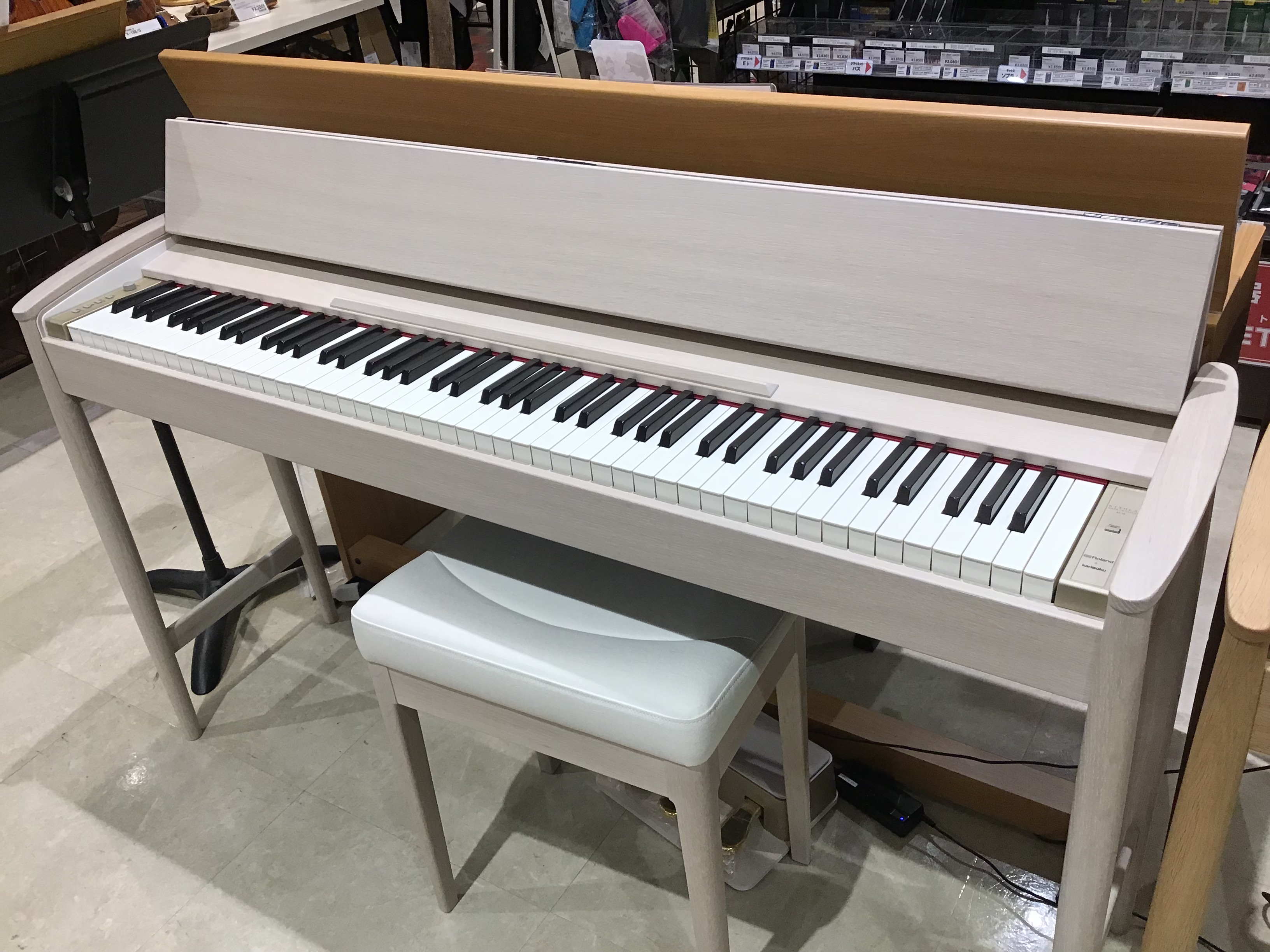 店頭にて、実際に色ごとの雰囲気を感じていただけます! 【23/06入荷】きよらKF-10-KS(シアーホワイト) #Z9N1286 展示中です。