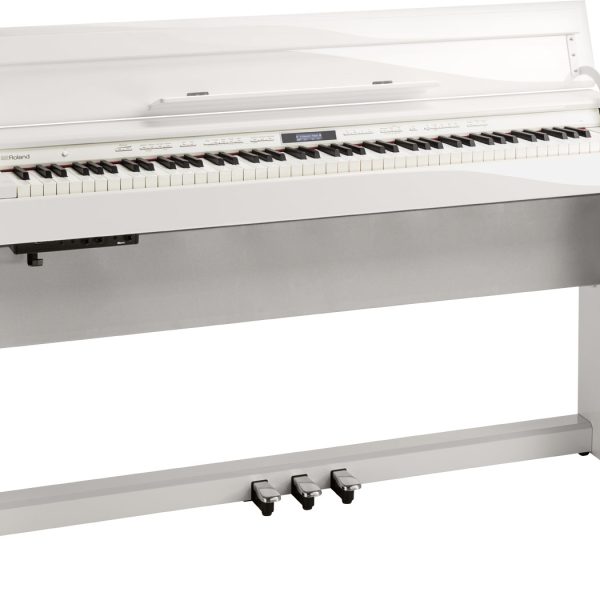 DP603-PWS　白艶仕上げ<br />
<br />
薄型コンパクトながら、PHA-50鍵盤（ハイブリッド構造）を搭載したピアノらしいタッチに、演奏表現の豊かさを併せ持つ1台です。<br />
<br />
￥275,000(税込)<br />
※店頭展示品　1台限りの特価もございます