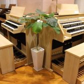 バイカウント社、ヨハネス社　両方のクラシックオルガンを同時に試せるのは横浜みなとみらい店だけ！