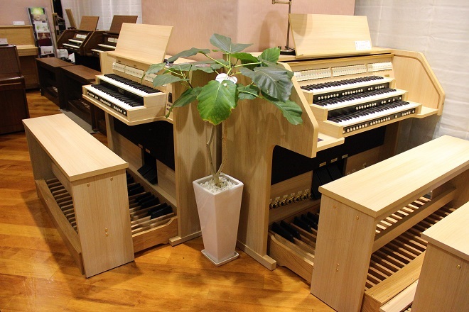 CONTENTSバイカウント社、ヨハネス社　両方のクラシックオルガンを同時に試せるのは横浜みなとみらい店だけ！展示中の機種一覧オルガンご納品事例みなとみらい店　最新情報過去開催のイベントオルガンレッスン絶賛実施中36回までの分割払いが手数料無料。 無金利キャンペーン実施中です！オルガン選び　3つのポ […]
