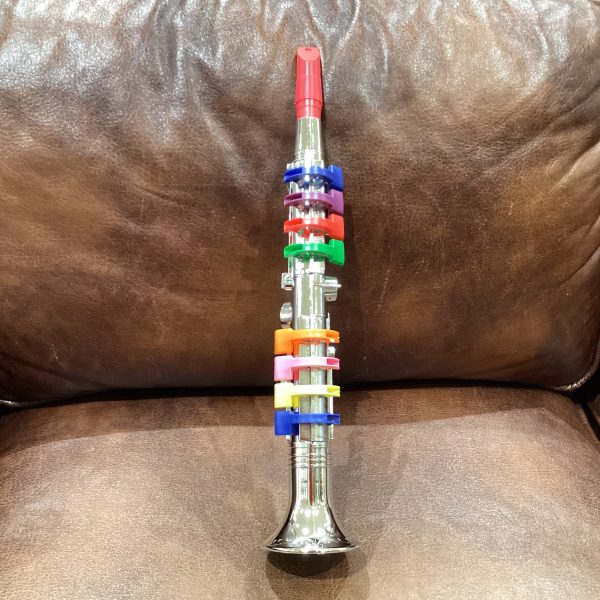 シルバークラリネット<br />
<br />
音の数：7<br />
サイズ：42cm<br />
重さ：110g<br />
対象年齢：3才以上<br />
Made in Italy<br />
<br />
販売価格：￥3,740(税込)