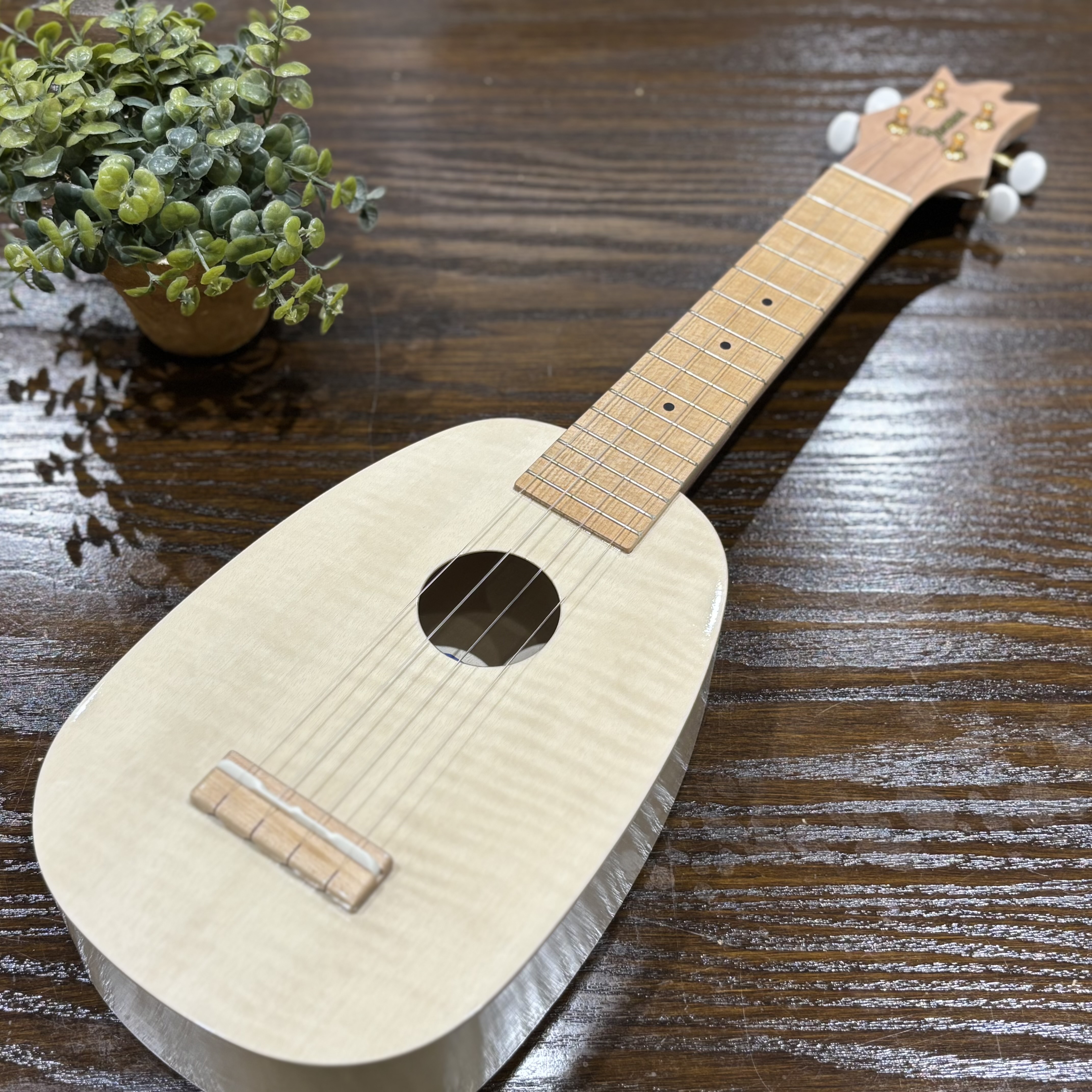 心に響く、やさしいハワイの音色を贈ろう。Famous/FS-S10P/N