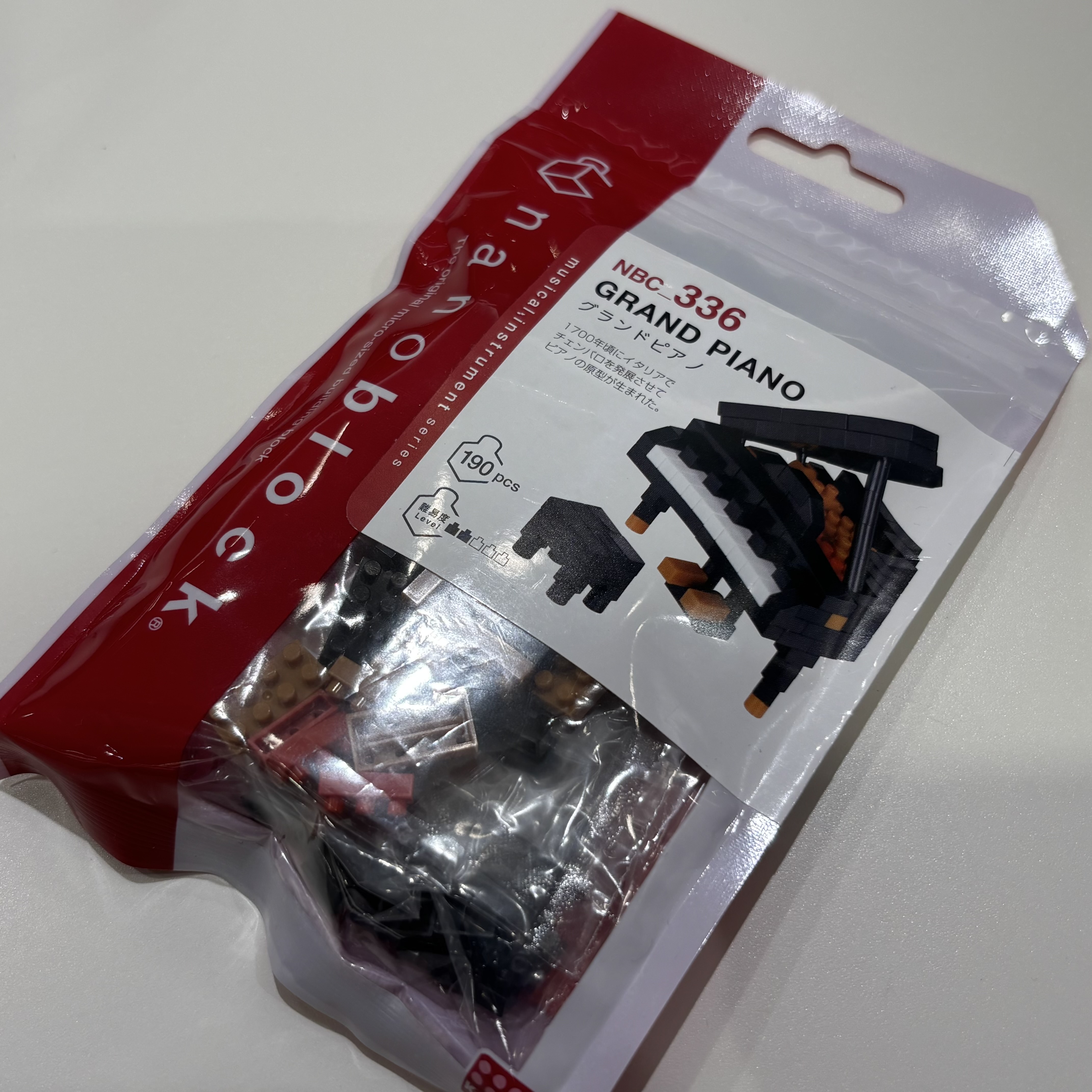 組み立てて楽しむ「ミニチュアのグランドピアノ」