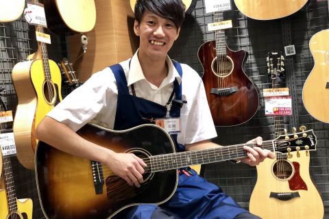 スタッフ写真 アコースティックギター担当補佐 石岡 涼