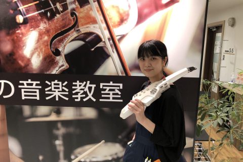 スタッフ写真 サックス・音楽教室担当 鈴木