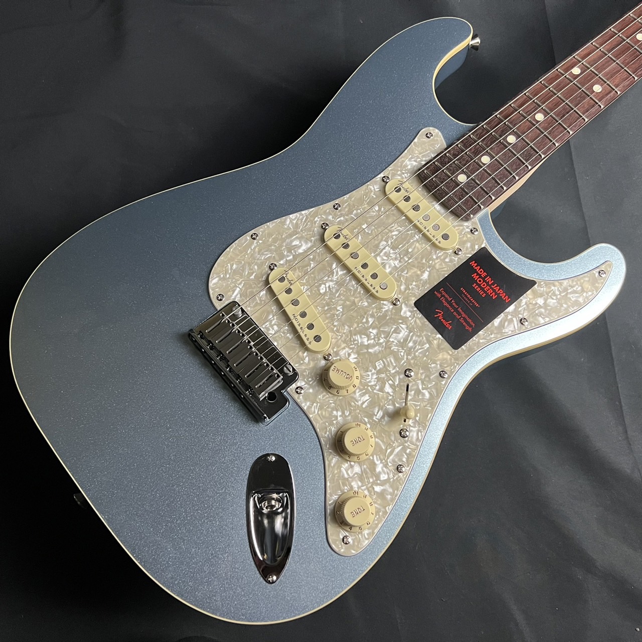 エレキギターFender Made in Japan Modern Stratocaster Rosewood Fingerboard Mystic Ice Blue