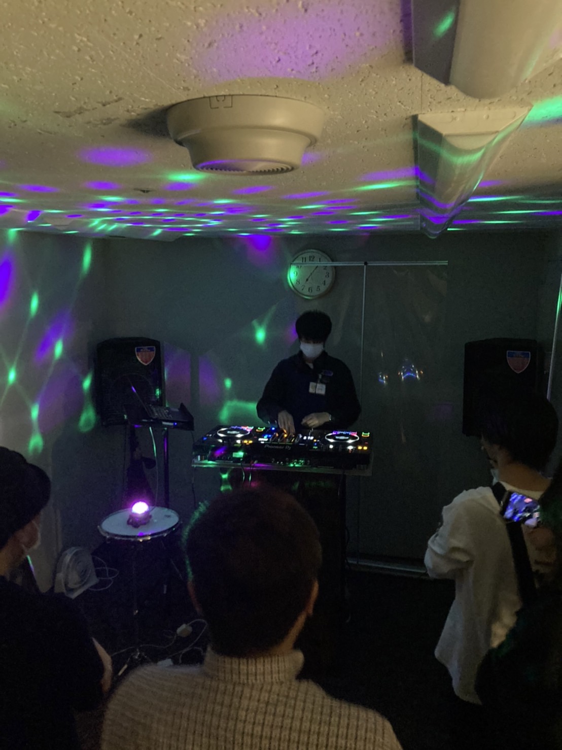 こんにちは！DJ担当石岡です！ 今回は4/30（日）に島村楽器横浜ビブレ店で行われた第1回 Club Side Beach（通称Club SB）の様子をレポートしていきます！ 使用機材 今回した使用した機材はPioneer DJ の一体型オールインワンシステムのフラッグシップモデルでもあるXDJ-X […]