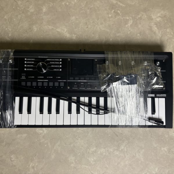 KORG 【展示品特価・箱無し】microKORG2 37鍵盤 MBK (メタリックブラック) マイクロコルグ2 シンセサイザー 限定カラー コルグ 【 横浜ビブレ店 】<br />
￥ 62,865 税込