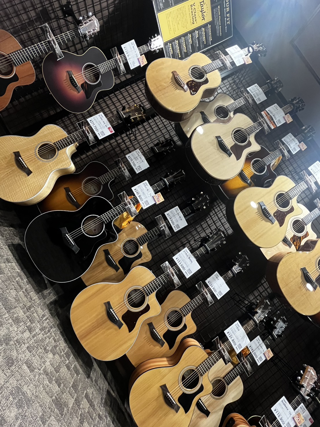 皆さま、いかがお過ごしでしょうか? この度、当店にてTaylor(テイラー)アコースティックギターフェアを開催いたします! Taylor　Guitarとは… Taylorは1974年にアメリカ合衆国、カリフォルニア州にて創設されたギターメーカーです。 2014年には全米ギター売上本数1位を記録し、昨 […]