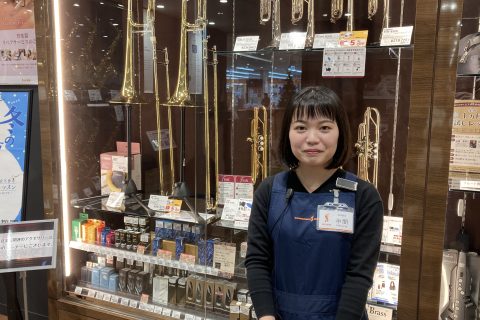 スタッフ写真 中間 果帆