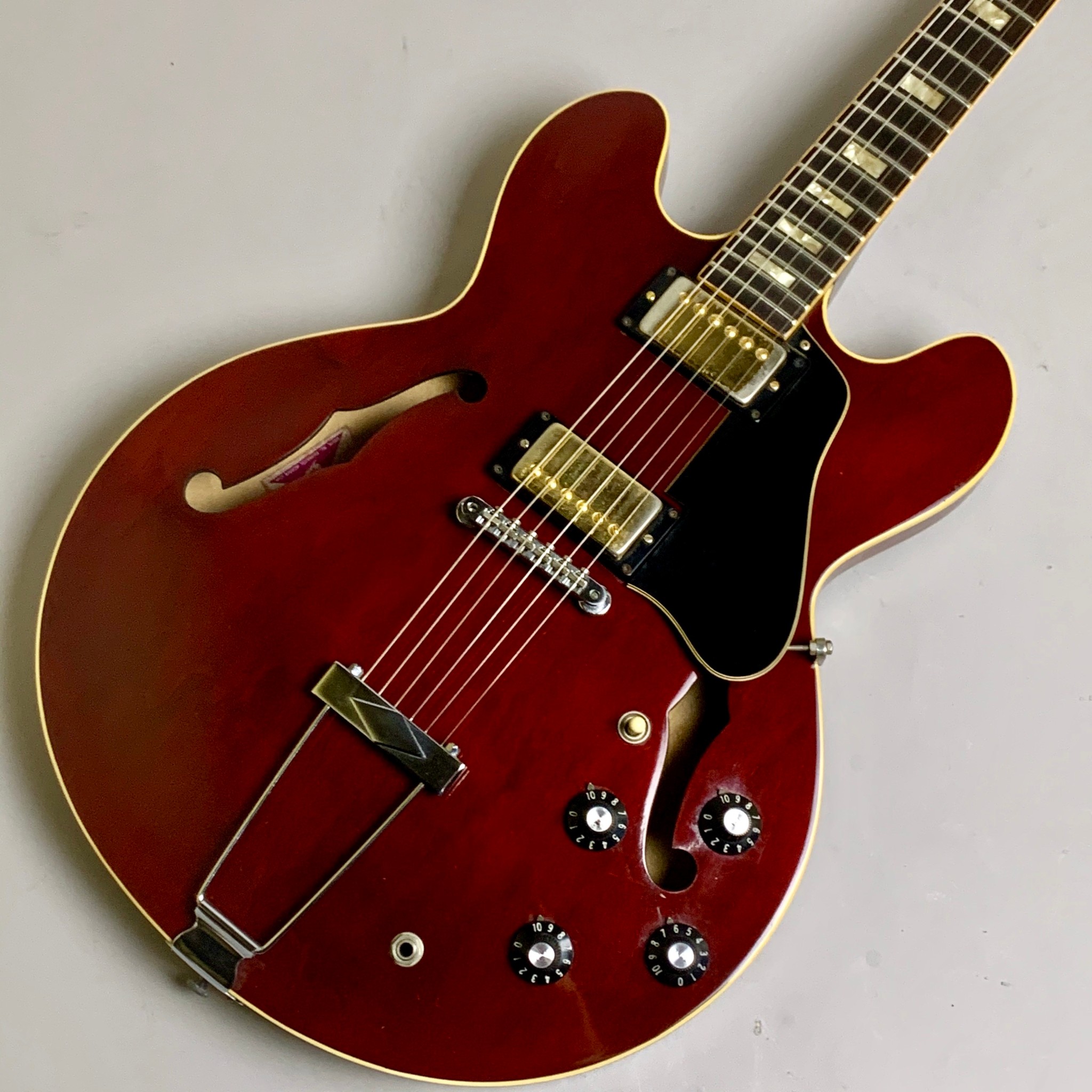 [https://www.digimart.net/cat01/shop5122/DS06546793/::title=] *1974年製 Gibson ES-335TD Cherry ボディトップです。Original Cherry Finish。鮮烈な赤！というわけではなく濃い目のCherryカ […]