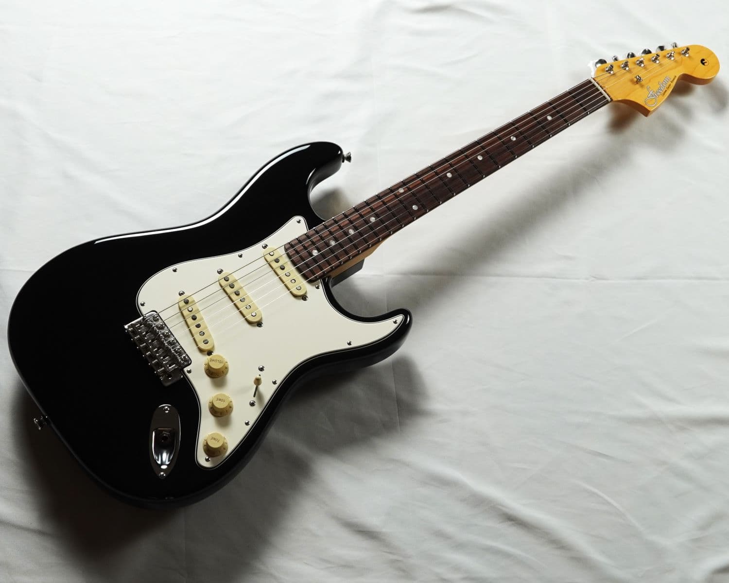 エレキギターCustom Style Retro ST SSS Black