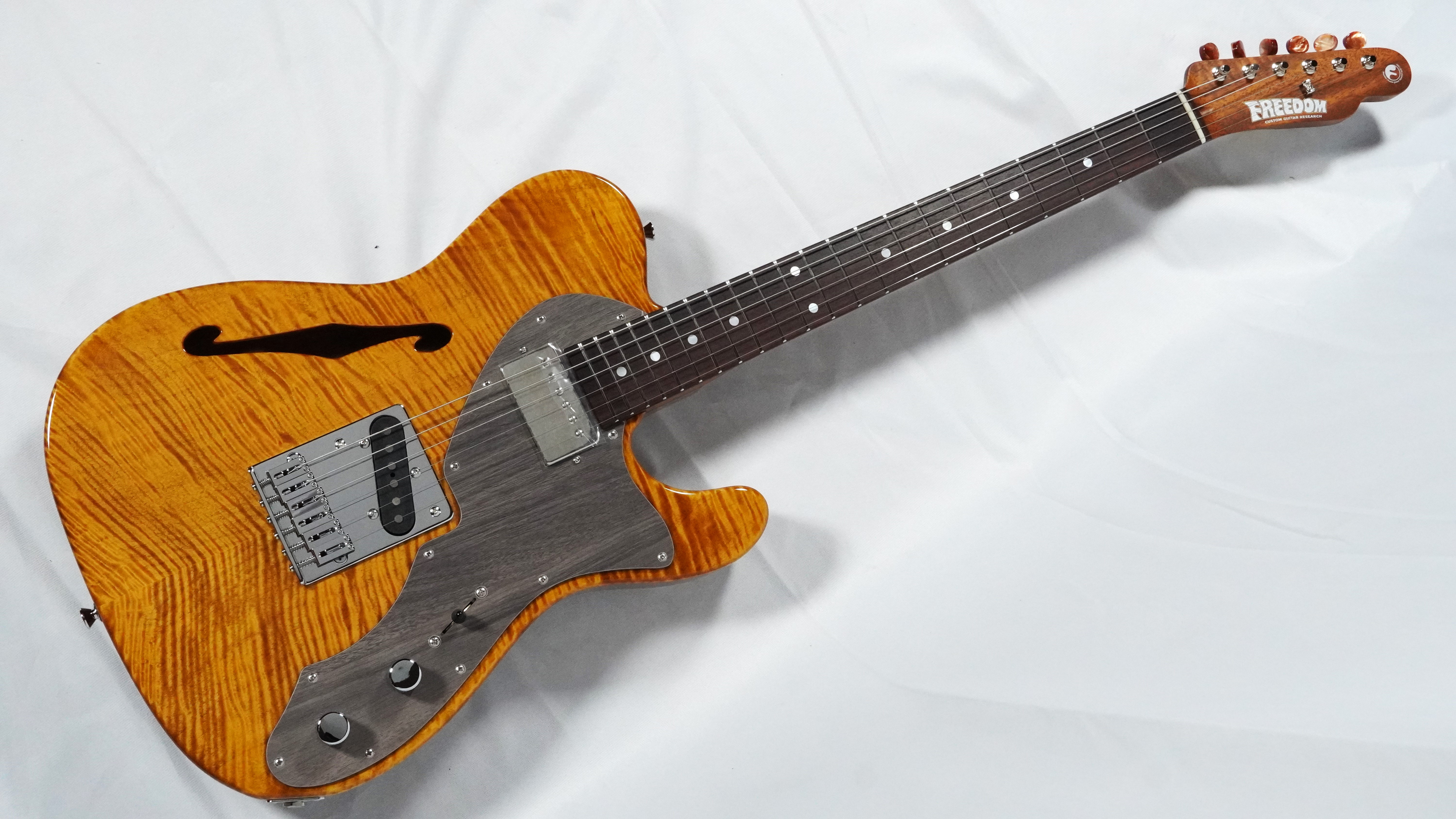 エレキギターO.S.TE Pepper HollowⅡ FT ”Figured Tochi Top” / 晩秋 with Wood Pattern PG