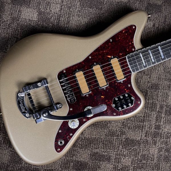 Fender Gold Foil Jazzmaster Shoreline Gold<br />
￥215,600→￥202,125