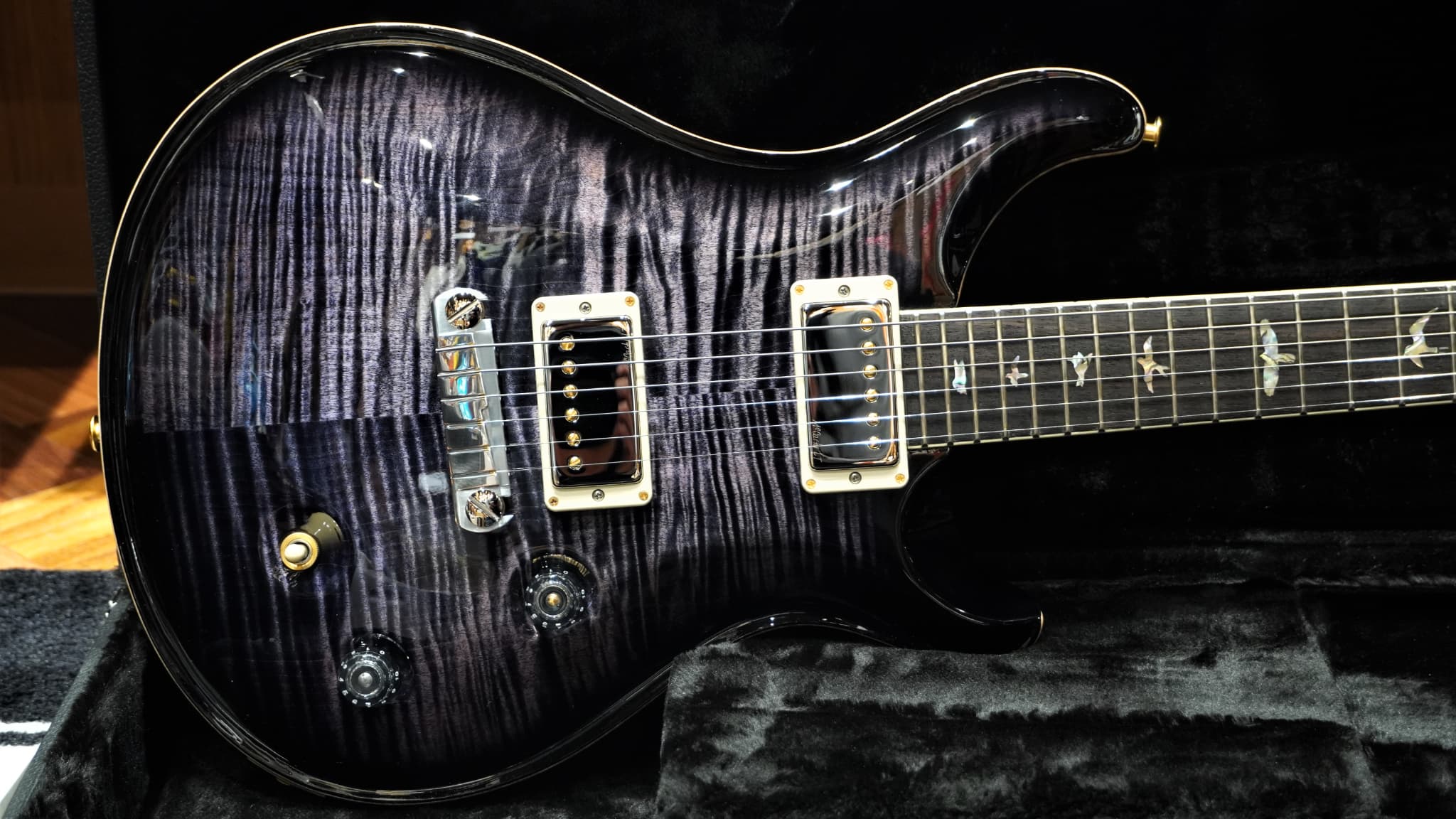 CONTENTSショッピングサイトではご紹介しきれない魅力をご紹介致しますPRS McCarty 10 Top -Custom Color- Faded Purple Mist? #0388662店頭照明下の画像をご紹介各種ショッピングページよりお問い合わせ・ご購入頂けますご来店の際はショッピングペ […]