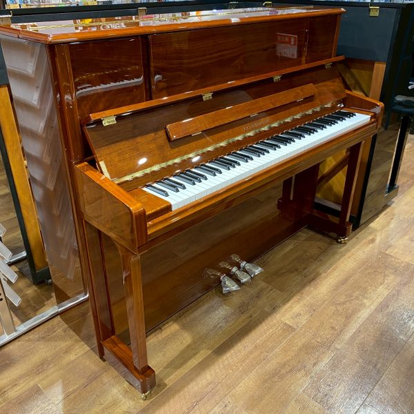 PRAMBERGER<br />
PV118<br />
新品・展示品のため特価です。20％OFF<br />
深みのあるウォルナット艶出し仕上げ<br />
高級感のある美しさです<br />
【2022年製】<br />
￥638,000(税込)➡￥510,400(税込)