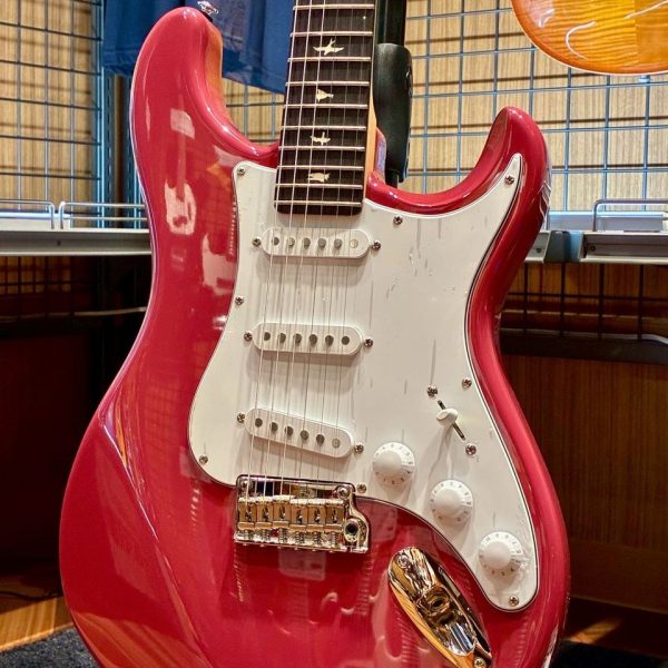 PRS SE Silver Sky Rosewood - 2R - Derby Red<br />
※当商品のセール情報に関しましては商品ページの「問い合わせ」もしくは別途担当スタッフ石川までお問い合わせください。