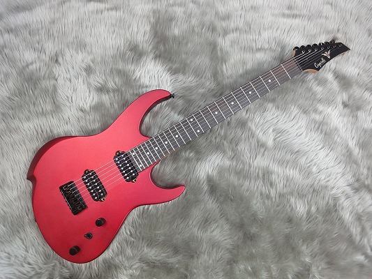 *Carparelii　JSG-7S カナダのギターメーカーCarparelii(カパレリ) より7弦ギターが入荷しました！ カパレリギターはカナダ　トロントに基盤を置き、2006年にマイク・カパレリにより設立された新参ギターブランドとして、その奇抜なデザインと特色のあるパーツなどで人気のギター製作 […]