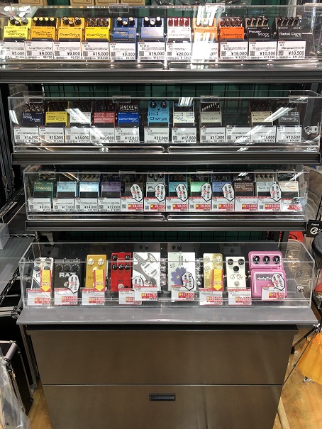 *コンパクト・マルチエフェクター売り切りSALE情報 *歪み系 **ElectroHarmonix/CRAYON01 |*通常価格(税込)|*SALE価格(税込)| |￥14,040|[!￥10,780!]| フルレンジオーバードライブ。 単体での使用はもちろん他のエフェクターと組み合わせてブースタ […]