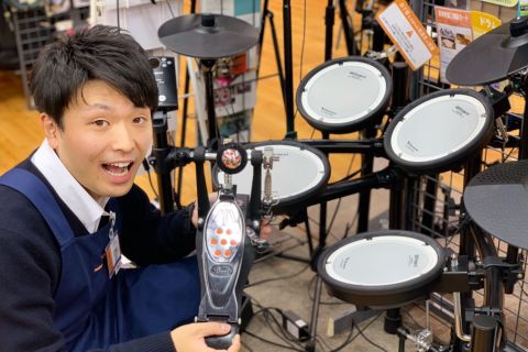 スタッフ写真 楽譜・ドラム・アコースティックギター 星野