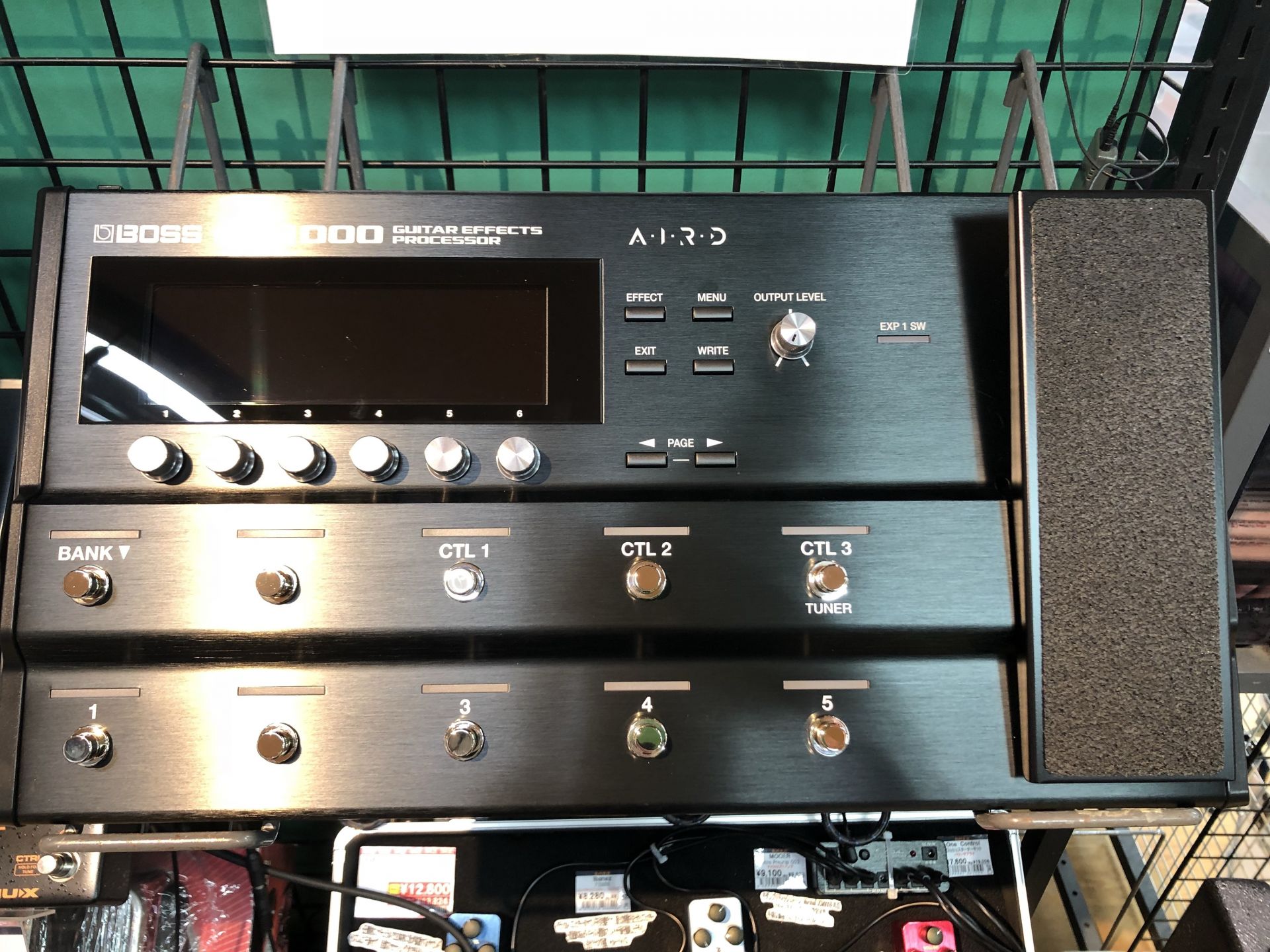 【BOSS/GT-1000】次世代のフロア型ギター・アンプ／エフェクト・ユニット。入荷しました。