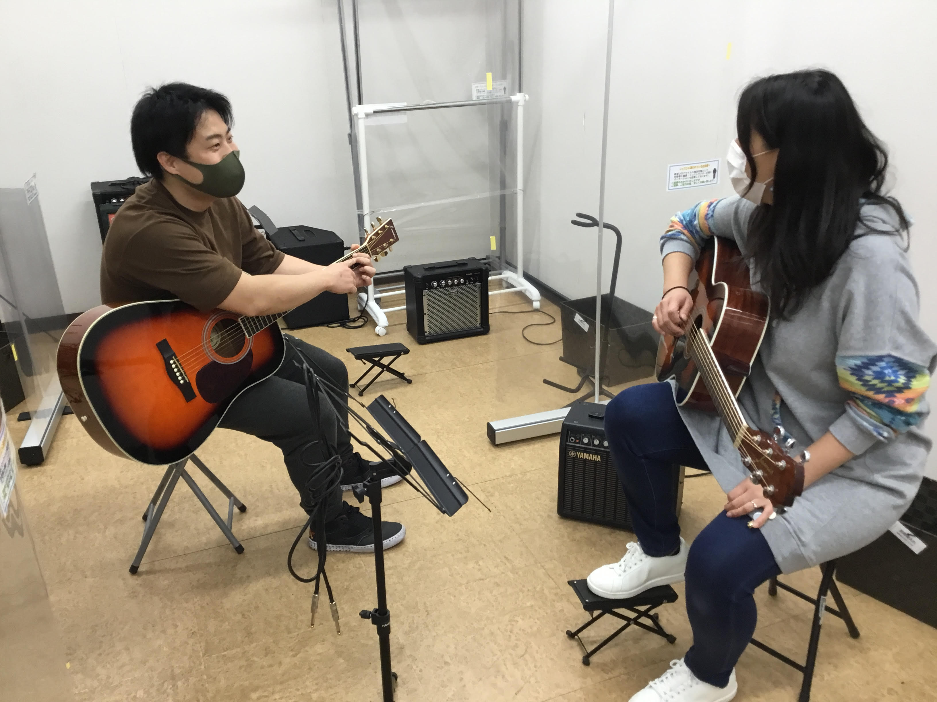 はじめてのアコーステイックギター！！30代女性のアコーステイックギター体験レッスンレポート　ギター科　稲垣　裕太(いながき　ゆうた)