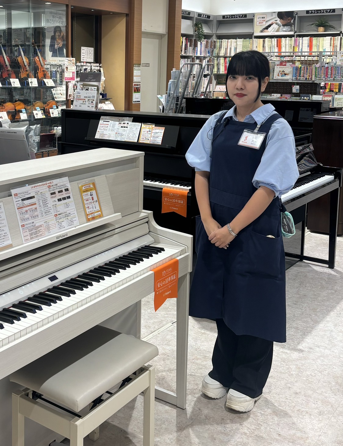 大杉(ピアノアドバイザー）
幼少期から約10年間ピアノを学び、数々の発表会にも出演。
その経験から、普段の練習方法から本番での演奏ポイントまで熟知しています。
また、音楽教室の担当も兼任しており、現場の講師から「今」の指導法や練習の最新トレンドを日々吸収。
楽器選びだけでなく、演奏や上達のサポートまでお任せください！