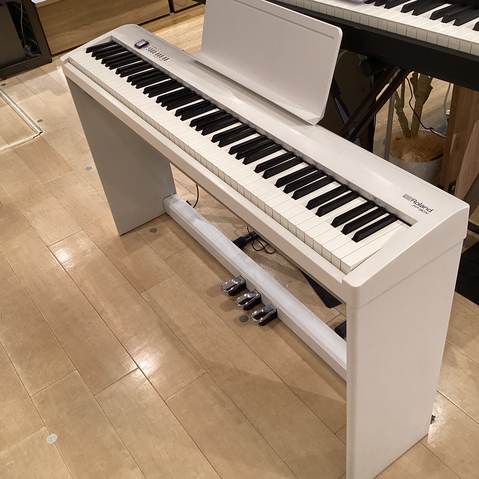 Roland（ローランド）/展示品販売　電子ピアノFP-30X（WH）純正スタンド、ペダルセット