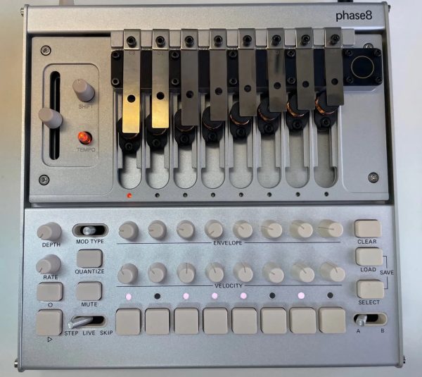 アコースティック・シンセサイザー Korg phase8 実機レビュー | 物理振動とデジタル制御が融合した全く新しい音楽体験
