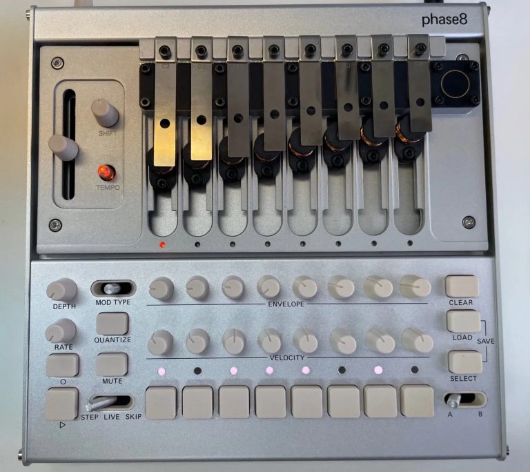アコースティック・シンセサイザー Korg phase8 実機レビュー | 物理振動とデジタル制御が融合した全く新しい音楽体験