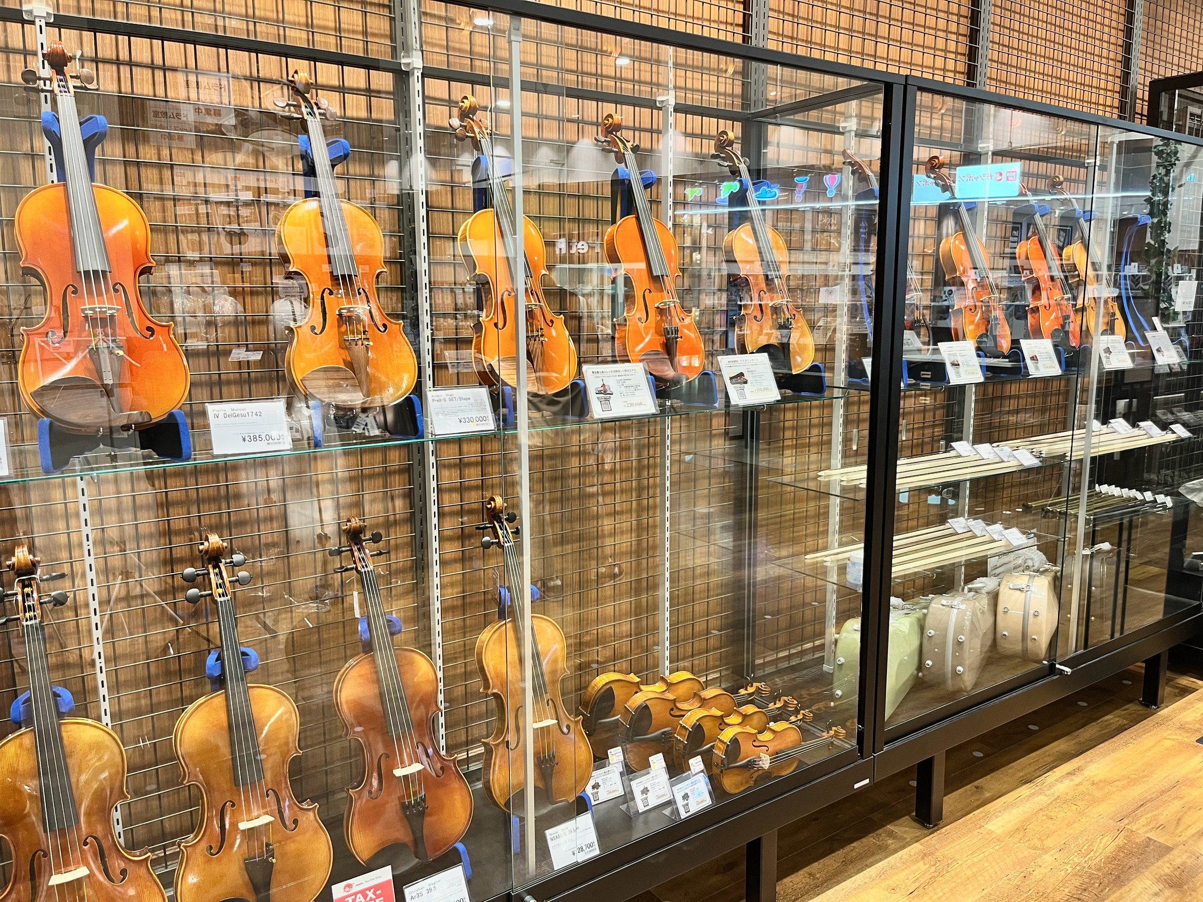 島村楽器名古屋則武新町店バイオリン、ビオラ、ケース、弓コーナー