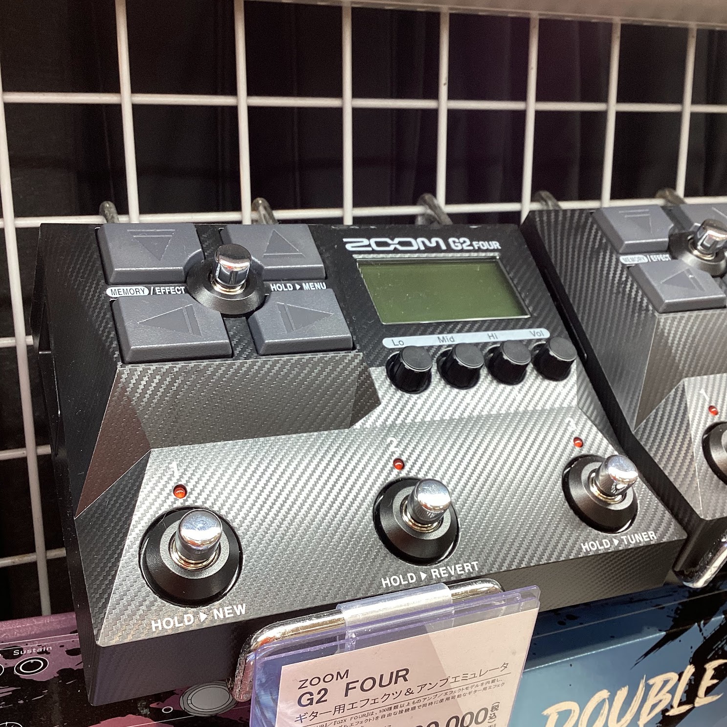 ZOOM G2 FOUR
バンドで使う音色がほとんど入っている、安心のマルチエフェクター。