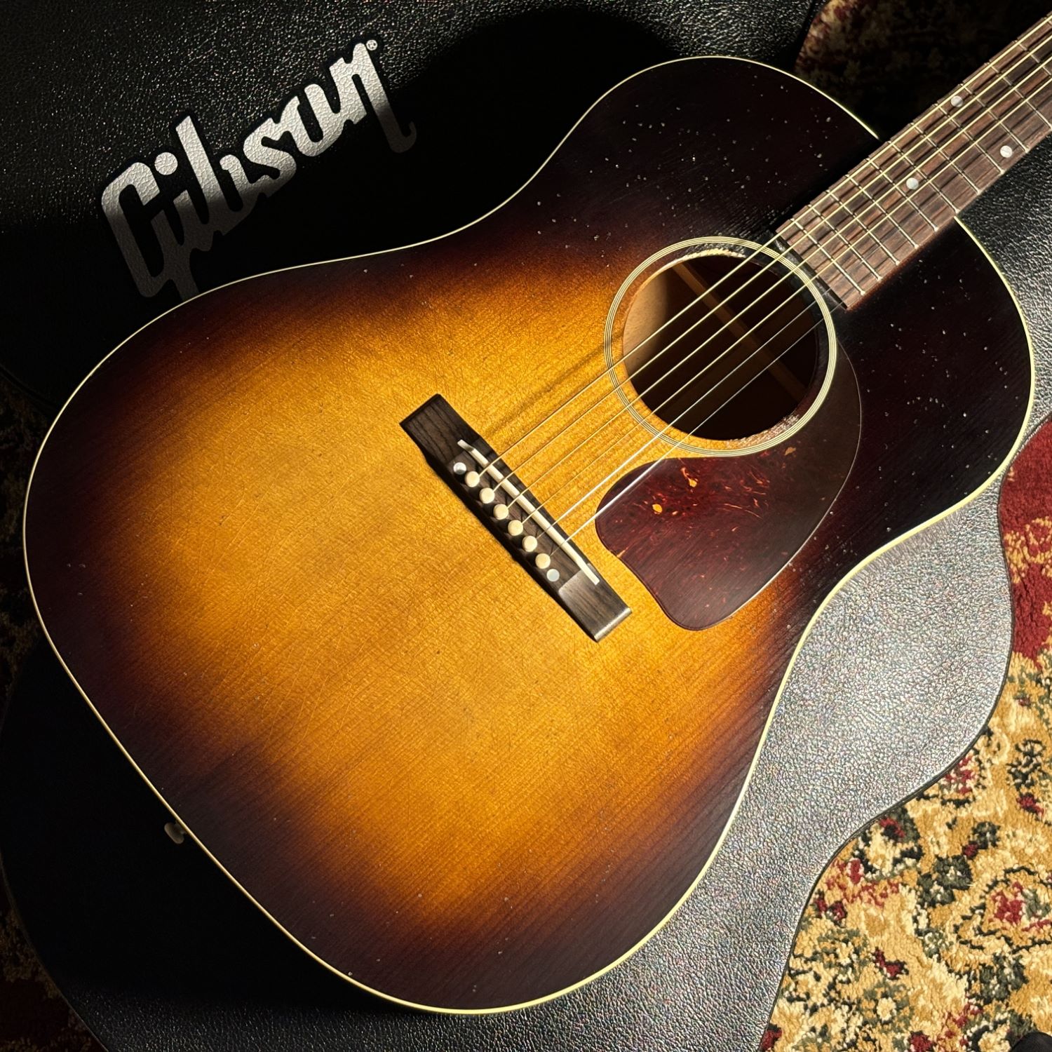 Gibson1942 Banner J-45 Vintage Sunburst Light Aged