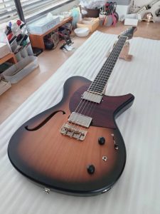 【完成】ホロウボディの響きを引き出す、初のサウンドホール搭載モデル　Tierra-H SHOLE L13EX TSBBD | 信州ギター祭り2026