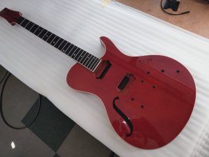 【完成】箱鳴り感に磨きをかける、初のサウンドホール搭載モデル Rhetorica-H SHOLE L13/PA CRBK | 信州ギター祭り2026