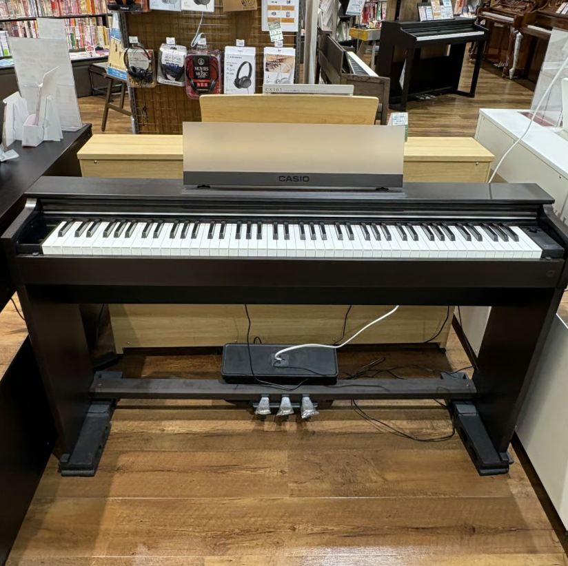 【AP-2500GP BN】展示品売り切りにつき１台限りの特別価格！
販売価格　￥99,000(税込)

設置場所を選ばないコンパクトでスリムな筐体を採用しつつ、自然な響きと豊かな表現力を兼ね備えたデジタルピアノ。豊富なピアノ音色を搭載し、曲や気分に合わせて使い分けられます。
※画像クリックで詳細・ご購入画面に移動します。