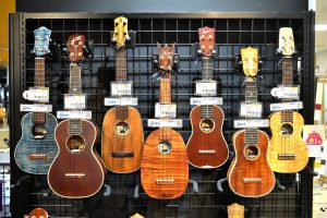 【入荷情報】地元・松本のセイレン弦楽器工房からお手頃なウクレレ3本入荷！