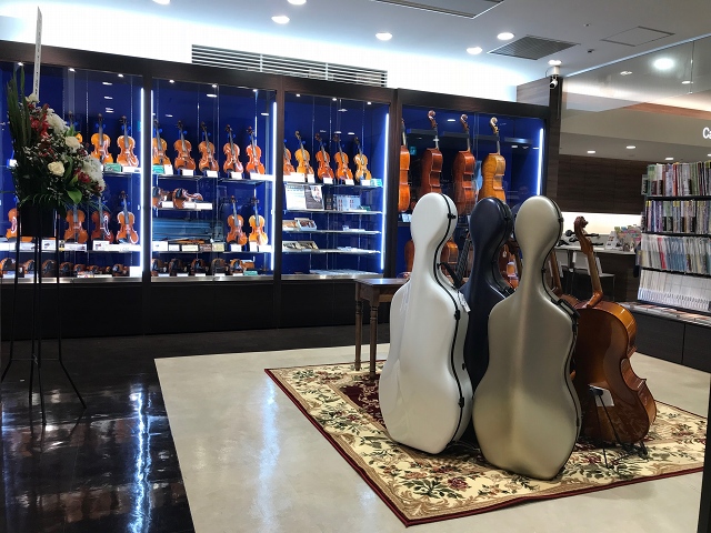 弦楽器工房併設　ヴァイオリン・ビオラ・チェロ・コントラバス・各種弓　展示弦楽器一覧　シマムラストリングス大阪（島村楽器グランフロント大阪 ） 弦楽器専門店　‐大阪・梅田‐