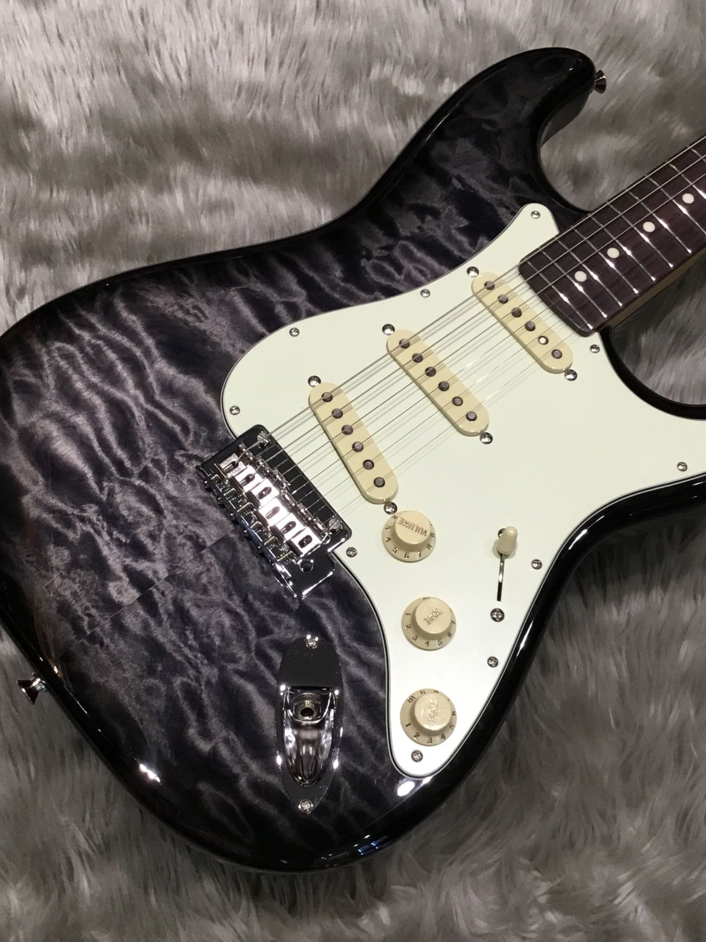 【新入荷Fenderエレキギター、ベース】限定キルトメイプルトップの「Hybridシリーズ」入荷！