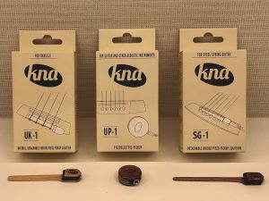 「お安く」「簡単に」アコギやウクレレに取り付けられるKnaピックアップが登場！