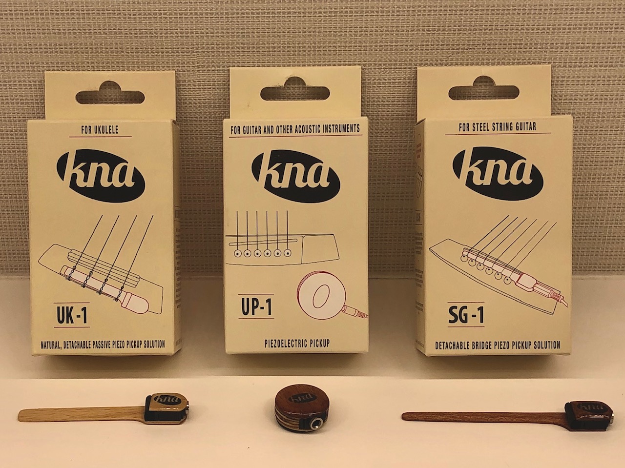 「お安く」「簡単に」アコギやウクレレに取り付けられるKnaピックアップが登場！