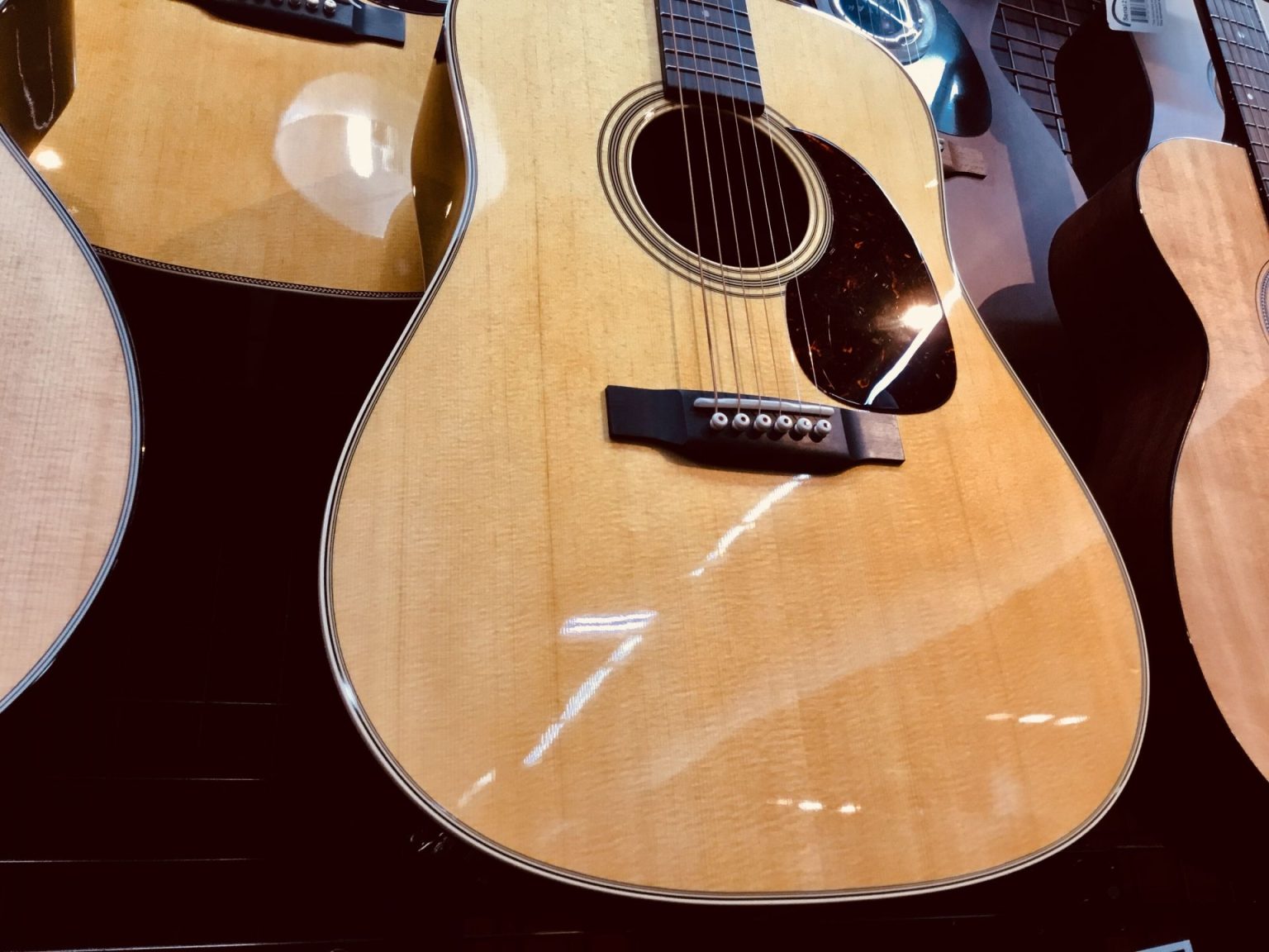 比較！】Martin D-28新旧モデル徹底比較！ ｜ イオンモール岡崎店