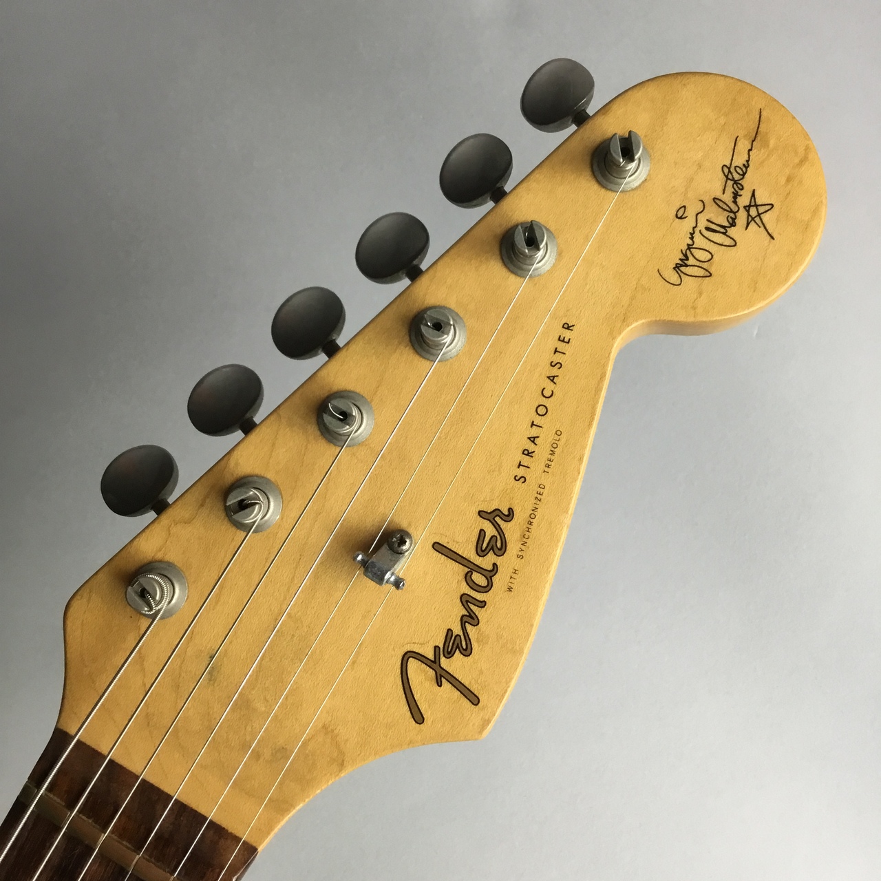 【USED】ローズ指板のFender Yngwie Malmsteen Stratocaster Vintage Whiteが入荷！