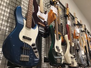 【エレキベースをお探しの方必見！】初心者～上級者まで充実な品揃え！エレキギターを始めるならレイクタウン店へ！