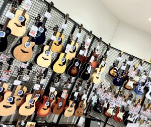 【初心者応援】ギター以外に必要なモノってなぁに？