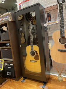 簡単湿度管理でギターを守ろう！東洋リビングのFLAT DRY展示取り扱いしています！