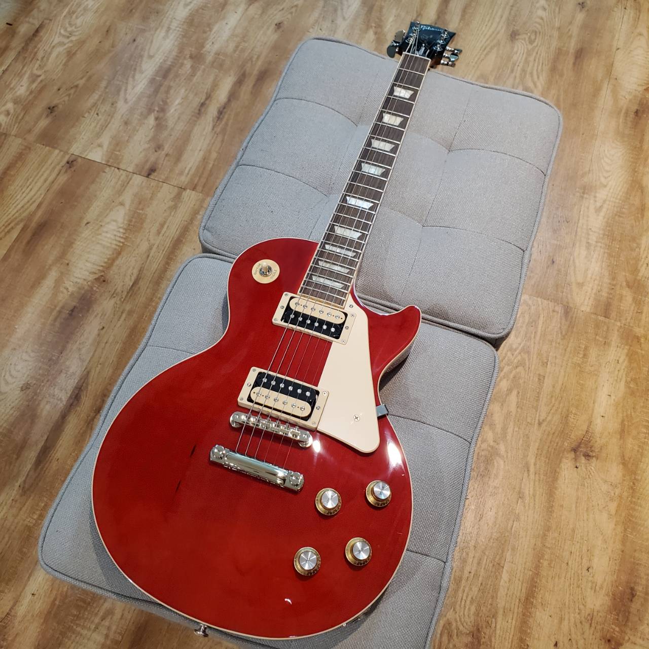 新入荷！Gibson(ギブソン） Les Paul Classic(レスポールクラシック) ！！【レスポール ギブソン 安い】