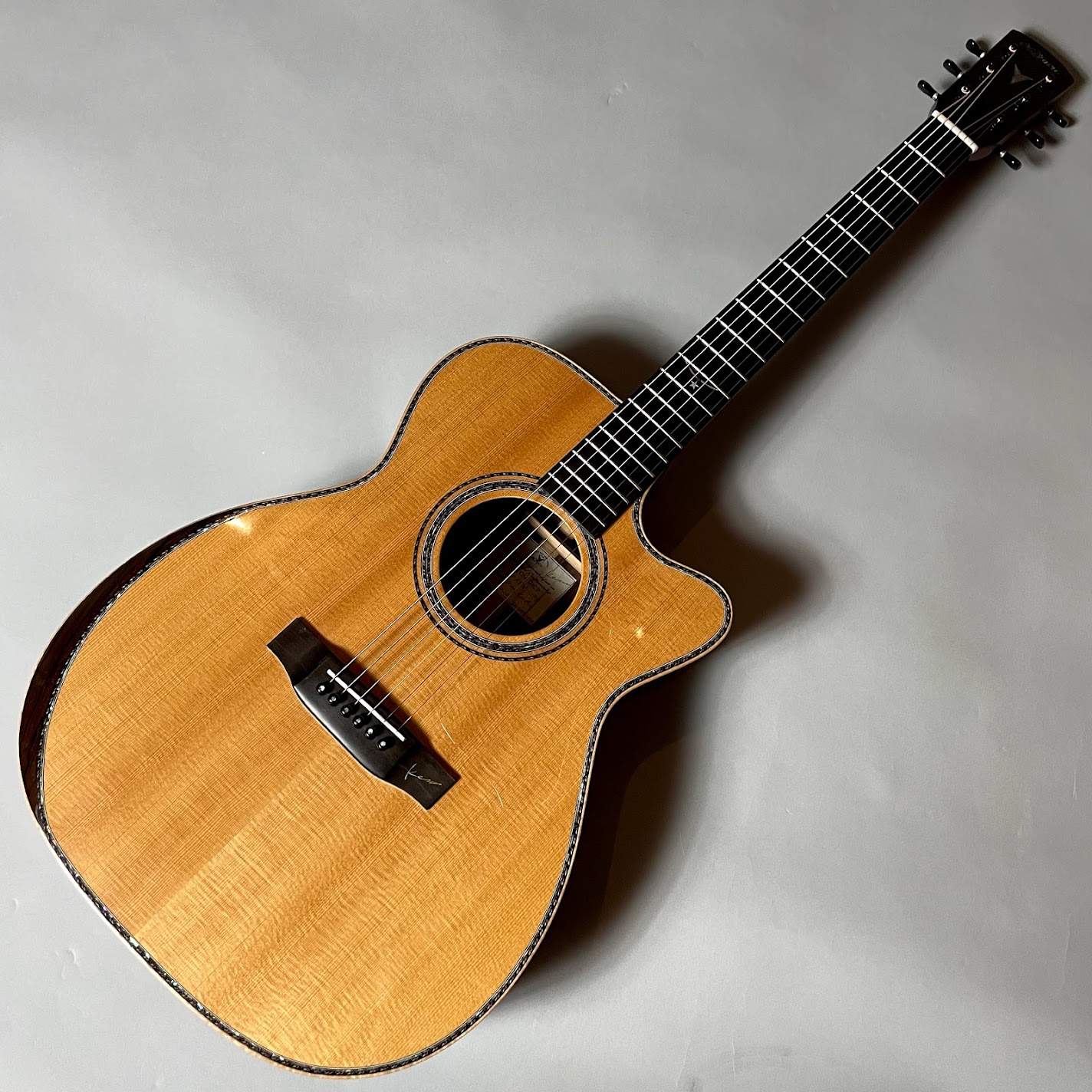 【スタッフ白井のおススメ楽器】Part.16　K.Yairiカスタムショップギター