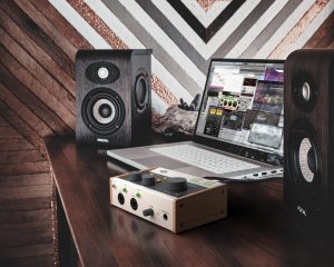 Universal Audio社のクラシックなアナログトーンを追求しながら、お求め安い価格帯のUSB接続タイプオーディオインターフェイス、Voltシリーズを発売開始