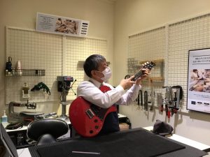ギターリペアスタッフ常駐、店頭での楽器修理受付について